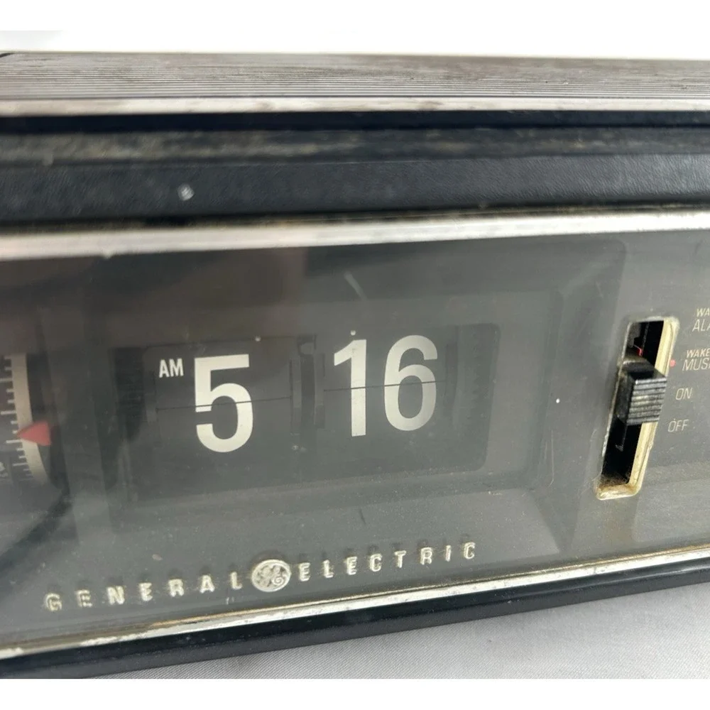 Vintage General Electric GE 7-4300F Flip Alarm Clock Radio CLOCK DOESN'T WORK